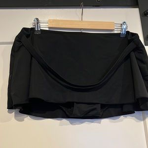 Black size XL swim skirt with liner. NWOT. Cute “belt” detail